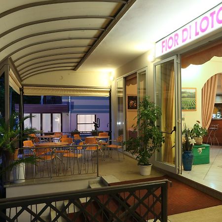 Fior Di Loto - Rimini Hotel Luaran gambar
